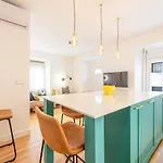 Апартаменти Guestready - Colourful And Modern Lxfactory *